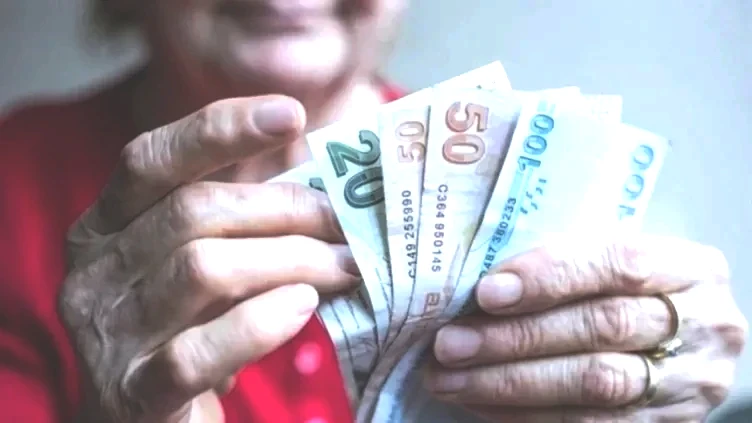 EMEKLİ ZAMMI 2026 | Emekli maaşı için hesaplar sil baştan! İşte SSK ve BAĞ-KUR’lular için yeni tablo